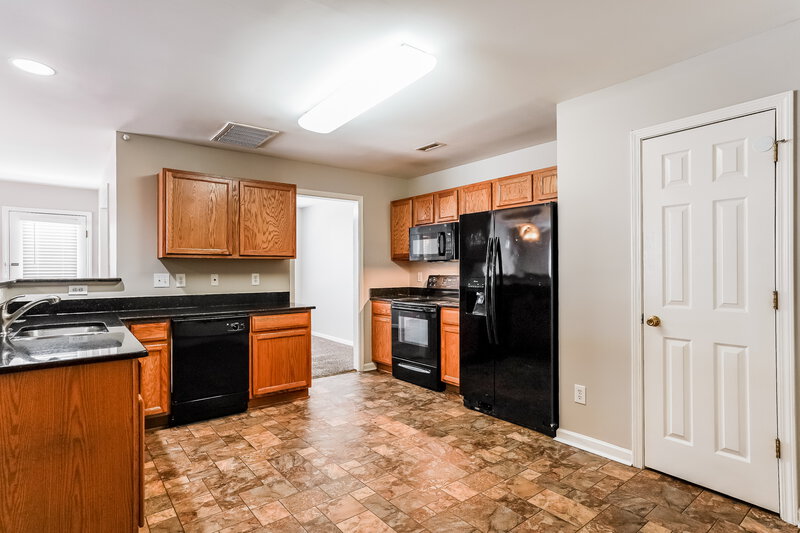 1,945/Mo, 1546 Pebble Ridge Dr Raleigh, NC 27610 Kitchen View 2