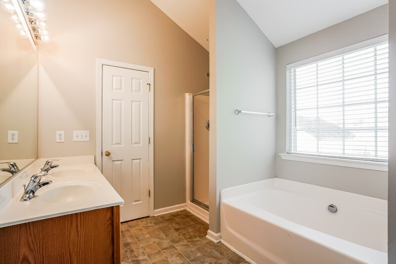 1,945/Mo, 1546 Pebble Ridge Dr Raleigh, NC 27610 Main Bathroom View 2