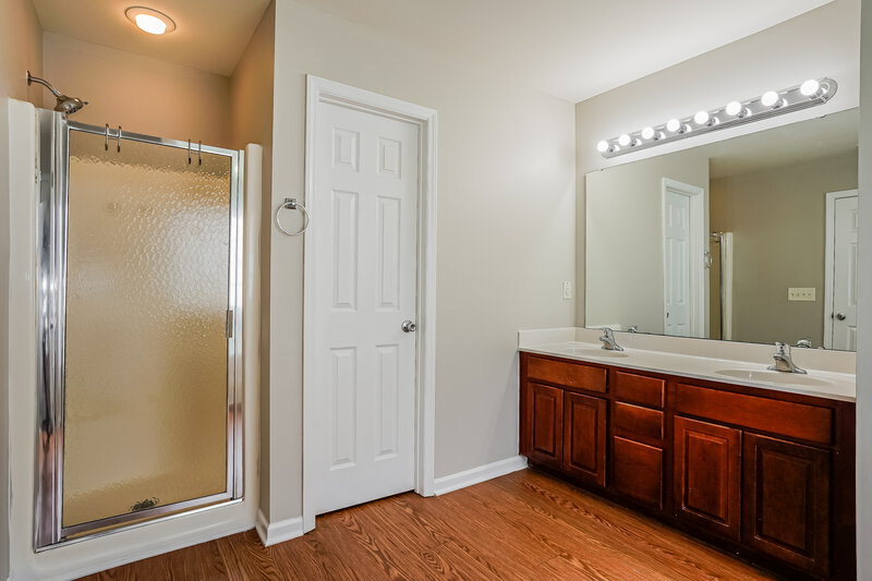 1,995/Mo, 3783 Burtons Barn St Raleigh, NC 27610 Main Bathroom View