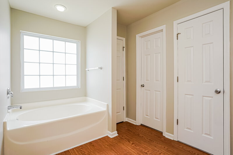 1,995/Mo, 3783 Burtons Barn St Raleigh, NC 27610 Main Bathroom View 2