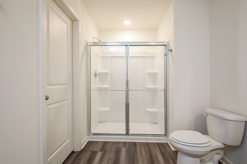 2,130/Mo, 243 Babbling Brook Dr Clayton, NC 27520 Main Bathroom View 2