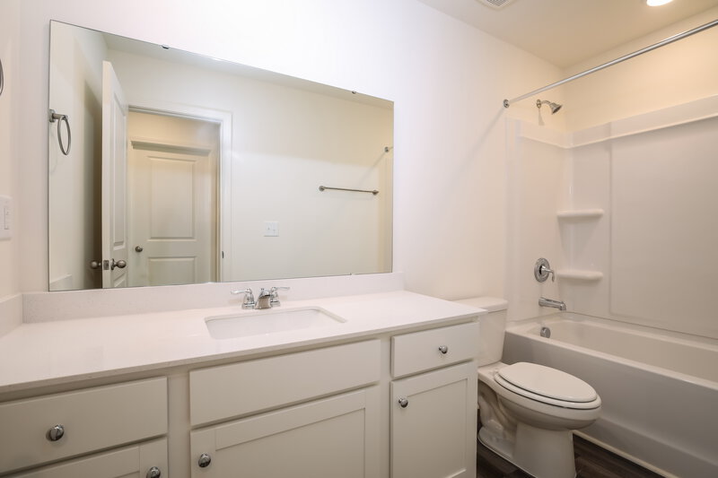 2,130/Mo, 243 Babbling Brook Dr Clayton, NC 27520 Bathroom View