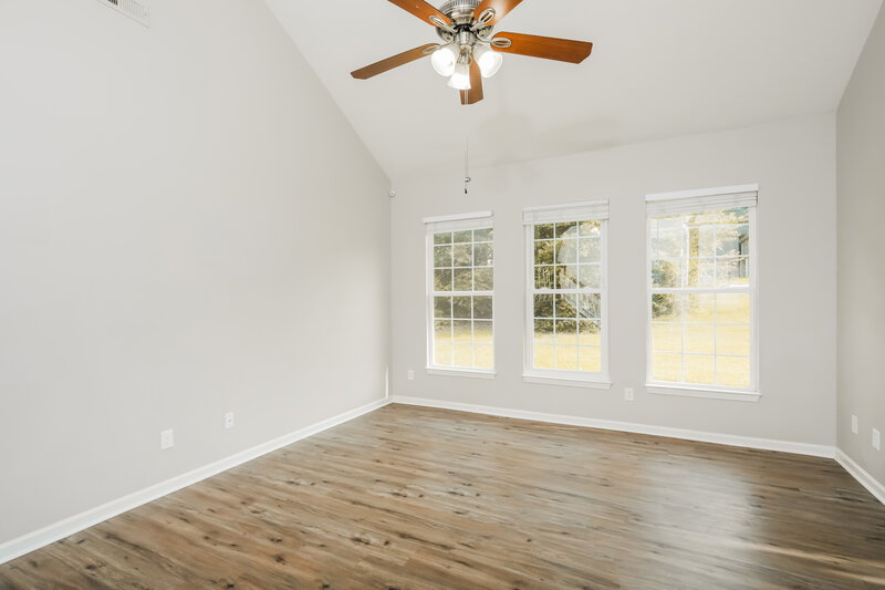 0/Mo, 802 Shefford Town Dr Rolesville, NC 27571 Living Room View