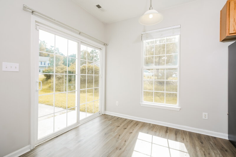 0/Mo, 802 Shefford Town Dr Rolesville, NC 27571 Breakfast Nook View