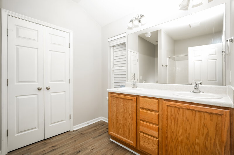 0/Mo, 802 Shefford Town Dr Rolesville, NC 27571 Main Bathroom View