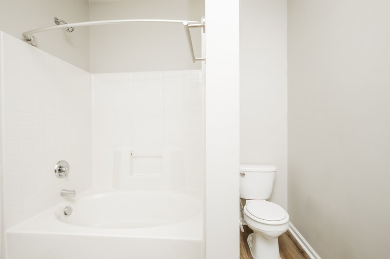 0/Mo, 802 Shefford Town Dr Rolesville, NC 27571 Main Bathroom View 2