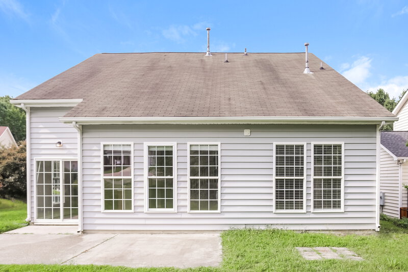 0/Mo, 802 Shefford Town Dr Rolesville, NC 27571 Rear View