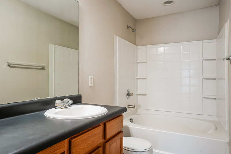 1,625/Mo, 447 Averasboro Dr Clayton, NC 27520 Main Bathroom View