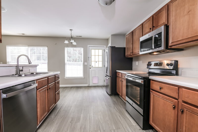 1,770/Mo, 621 Champion St Clayton, NC 27520 Kitchen View 2