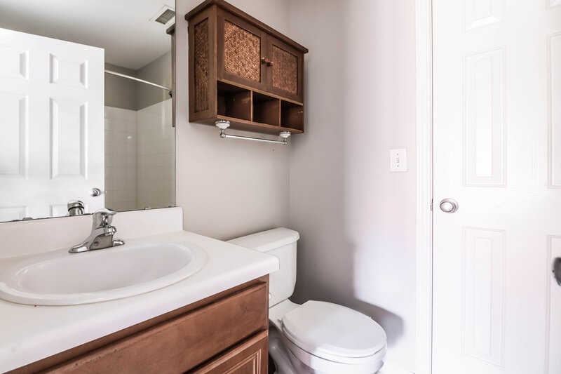 1,770/Mo, 621 Champion St Clayton, NC 27520 Bathroom View
