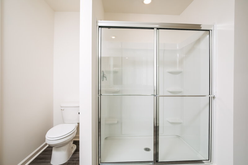 1,880/Mo, 756 Shepards Rock Dr Zebulon, NC 27597 Main Bathroom View 2