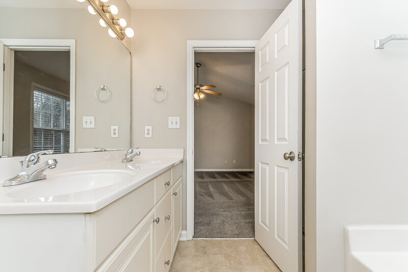 1,955/Mo, 320 Jewel Haven Way Knightdale, NC 27545 Main Bathroom View 3