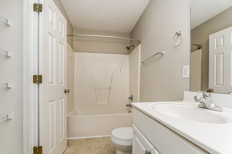 1,955/Mo, 320 Jewel Haven Way Knightdale, NC 27545 Bathroom View