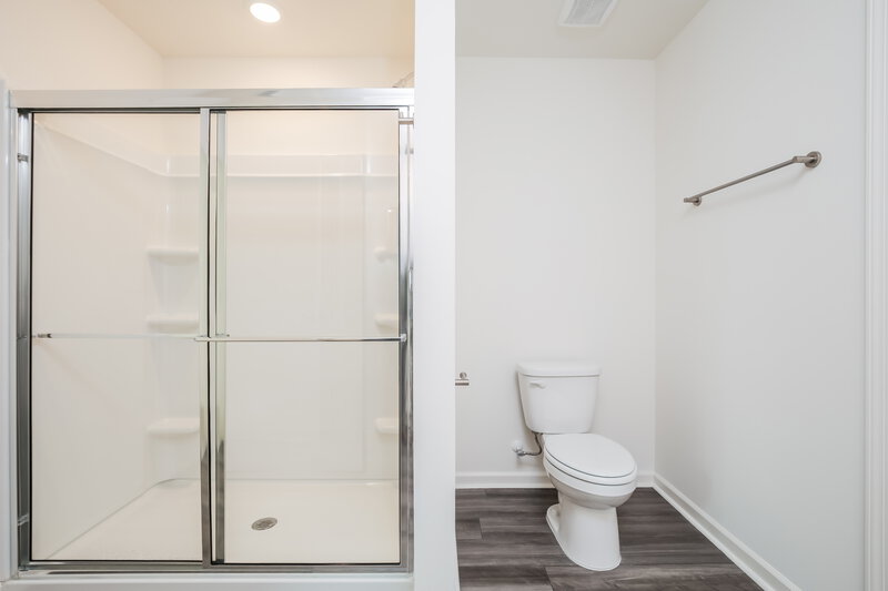 1,905/Mo, 292 Babbling Brook Dr Clayton, NC 27520 Main Bathroom View 2