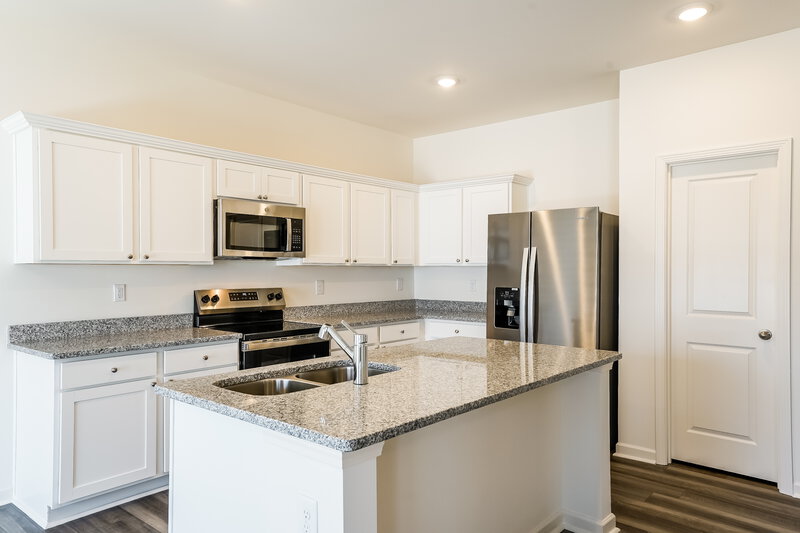 1,920/Mo, 752 Shepards Rock Dr Zebulon, NC 27597 Kitchen View