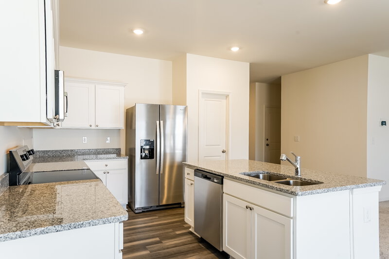 1,920/Mo, 752 Shepards Rock Dr Zebulon, NC 27597 Kitchen View 2