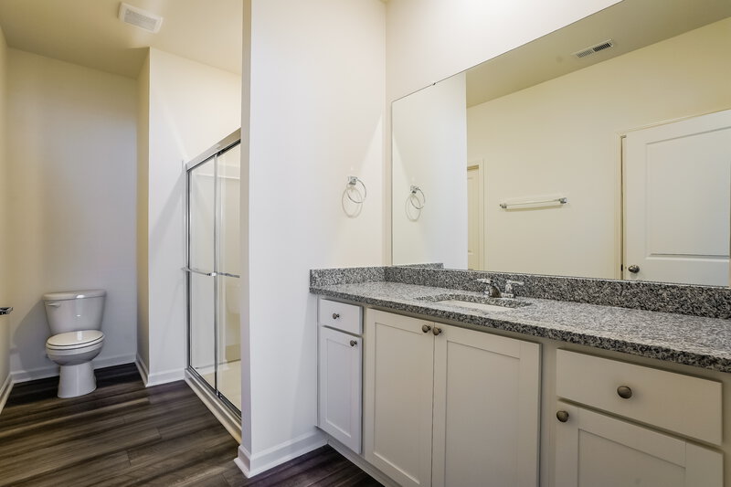 1,920/Mo, 752 Shepards Rock Dr Zebulon, NC 27597 Main Bathroom View