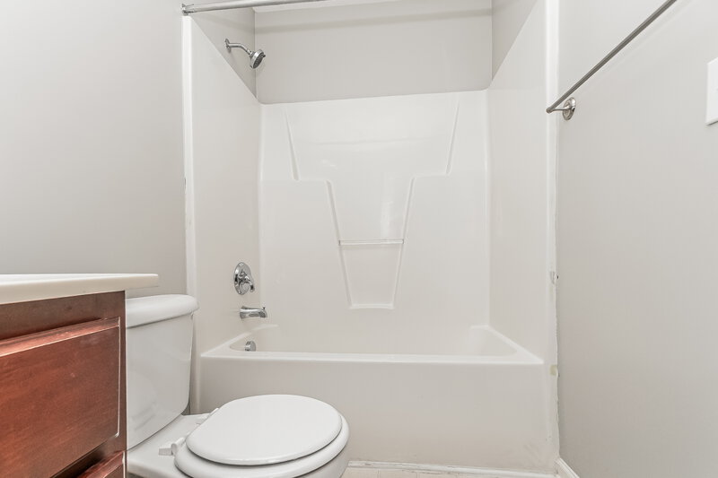 2,400/Mo, 4809 Hodfield Ct Raleigh, NC 27604 Bathroom View