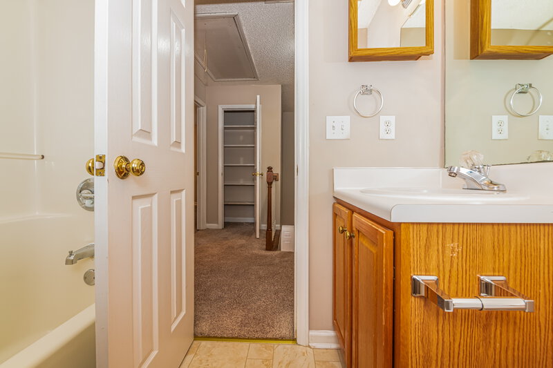 1,980/Mo, 1405 E Stonemason Dr Fuquay Varina, NC 27526 Main Bathroom View 2