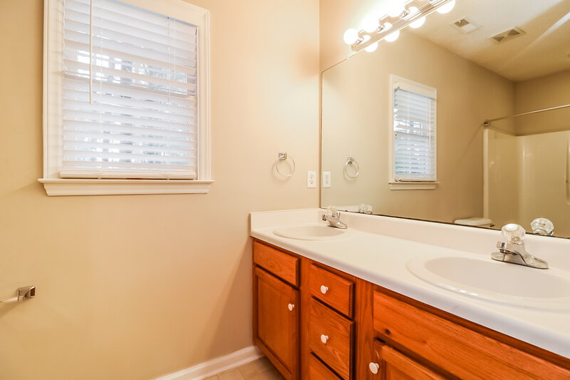2,350/Mo, 1405 E Stonemason Dr Fuquay Varina, NC 27526 Main Bathroom View