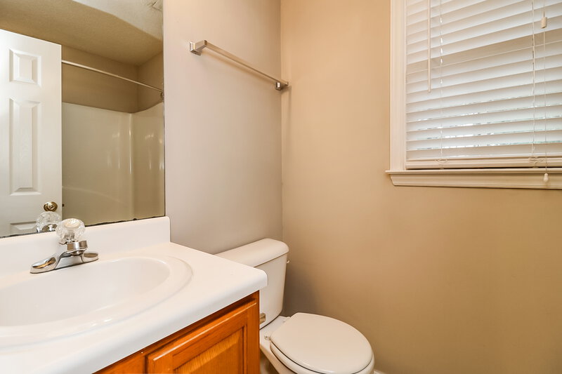 2,350/Mo, 1405 E Stonemason Dr Fuquay Varina, NC 27526 Bathroom View