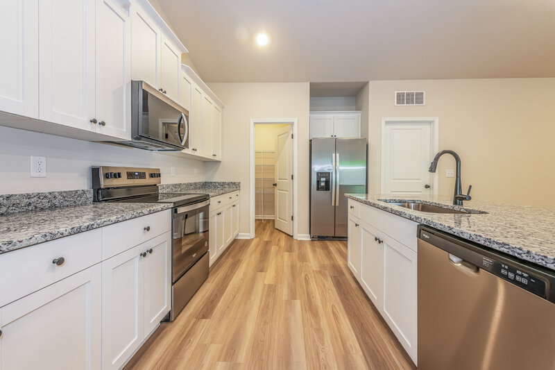 2,130/Mo, 90 Neuse Hollow Ct Clayton, NC 27527 Kitchen View