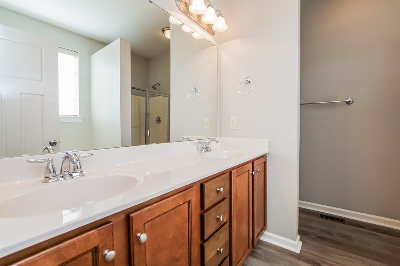 2,185/Mo, 26 Horizon Trl Garner, NC 27529 Main Bathroom View