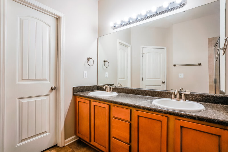 1,780/Mo, 35 Wensley Ct Clayton, NC 27527 Main Bathroom View 2