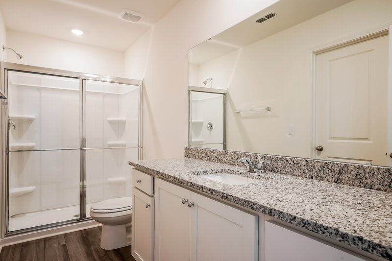 1,810/Mo, 745 Shepard Rock Dr Zebulon, NC 27597 Main Bathroom View