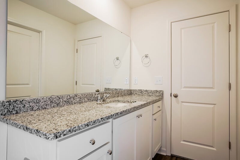 1,810/Mo, 745 Shepard Rock Dr Zebulon, NC 27597 Main Bathroom View 2