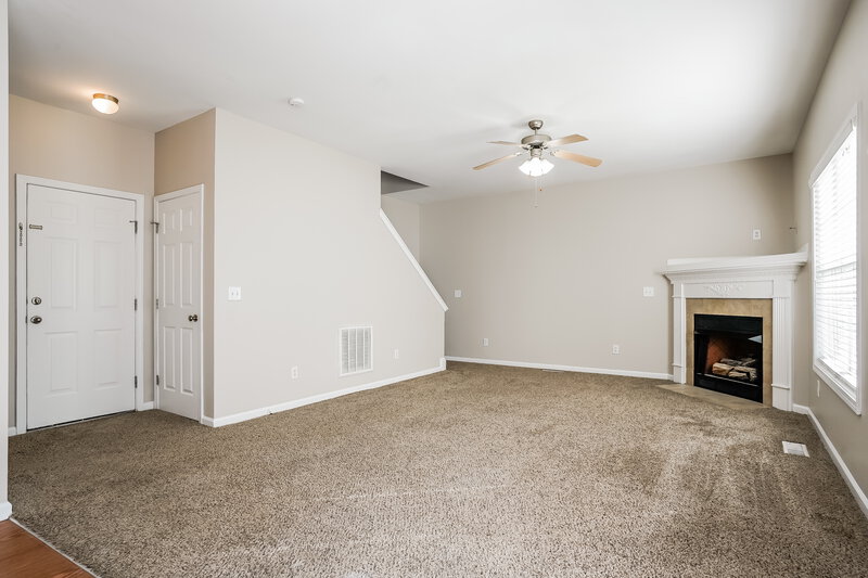 2,780/Mo, 1249 Braemar Highland Dr Zebulon, NC 27597 Living Room View 2