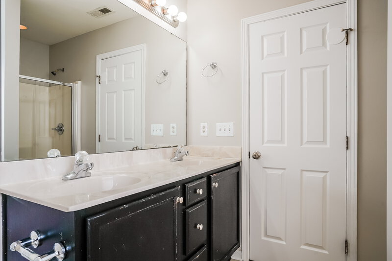 2,780/Mo, 1249 Braemar Highland Dr Zebulon, NC 27597 Bathroom View