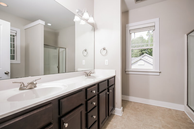 1,850/Mo, 19 Deer Lake Trl Wendell, NC 27597 Main Bathroom View