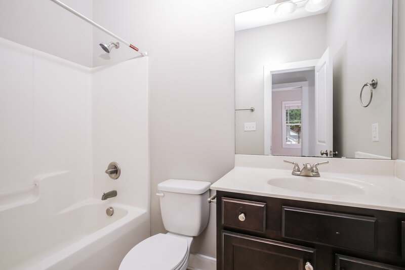 1,850/Mo, 19 Deer Lake Trl Wendell, NC 27597 Bathroom View