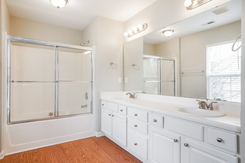 2,155/Mo, 2014 Gushing Dr Raleigh, NC 27610 Main Bathroom View