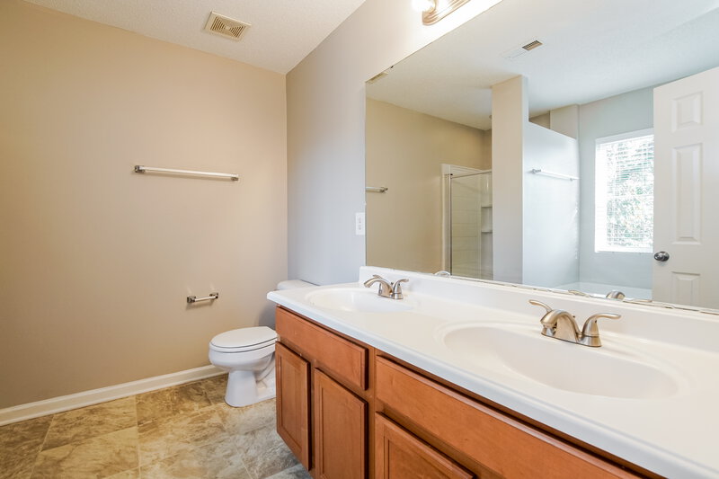2,035/Mo, 43 Valleyfield Dr Clayton, NC 27527 Main Bathroom View