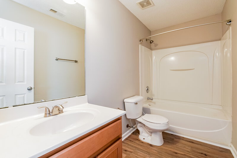 2,035/Mo, 43 Valleyfield Dr Clayton, NC 27527 Bathroom View