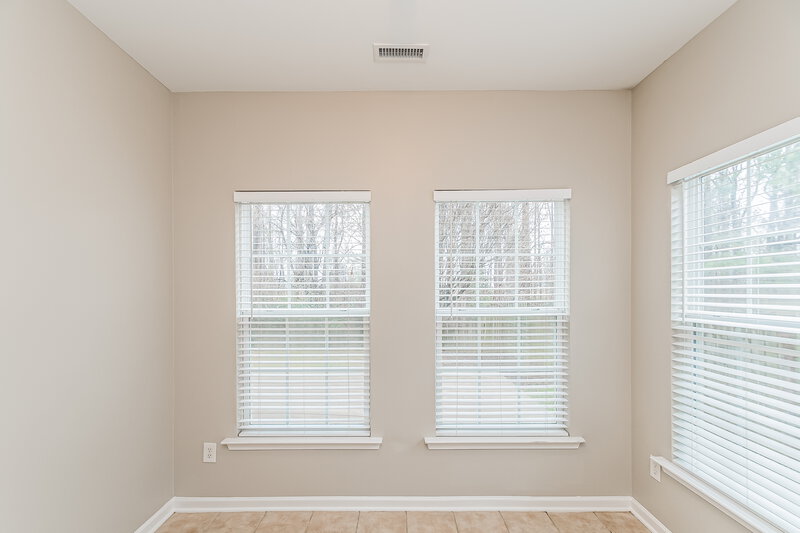 2,180/Mo, 1547 Cairo Way Fuquay Varina, NC 27526 Office View