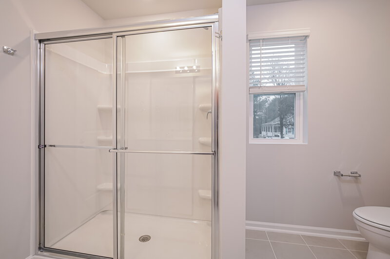 2,255/Mo, 409 Hallingsfield Way Zebulon, NC 27597 Main Bathroom View 2