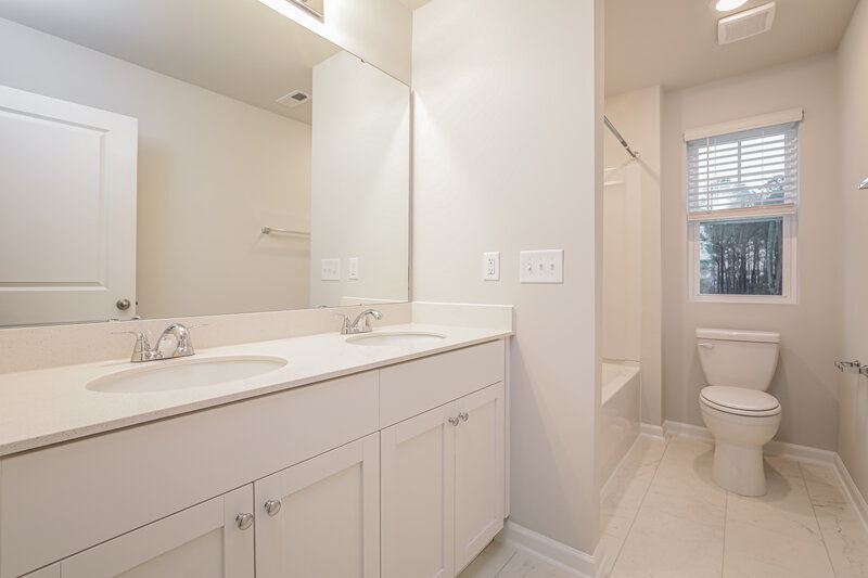 2,255/Mo, 409 Hallingsfield Way Zebulon, NC 27597 Bathroom View