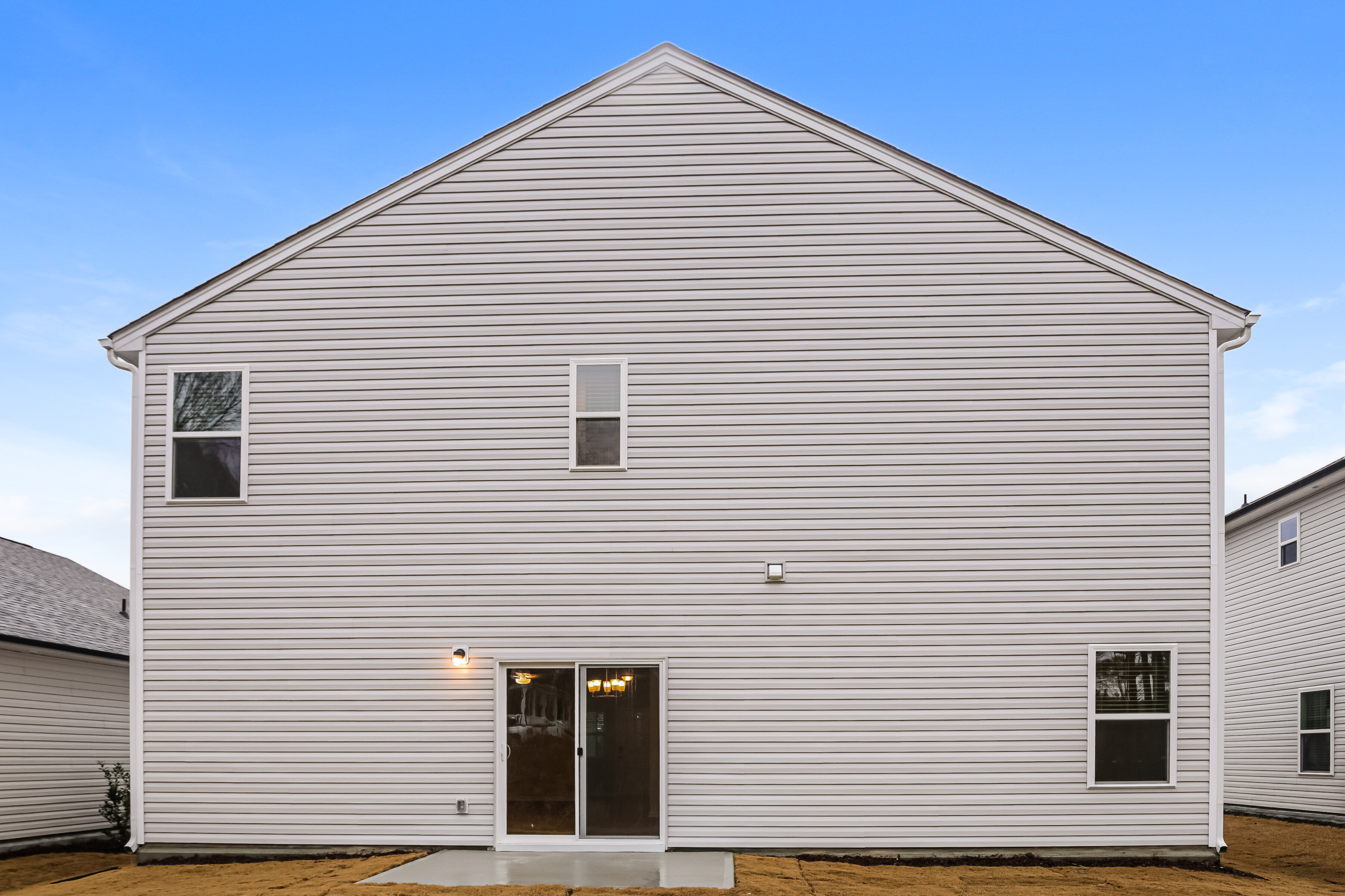 2,255/Mo, 409 Hallingsfield Way Zebulon, NC 27597 Rear View