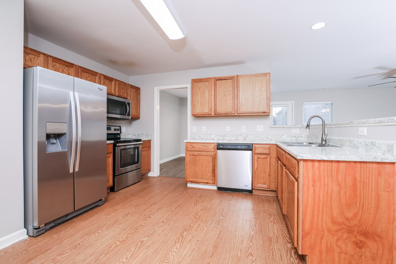 1,815/Mo, 1613 Brown Owl Dr Raleigh, NC 27610 Kitchen View