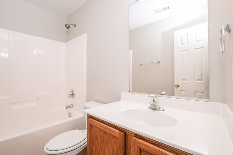 1,815/Mo, 1613 Brown Owl Dr Raleigh, NC 27610 Bathroom View
