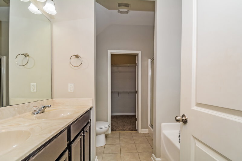 2,115/Mo, 4122 White Kestrel Dr Raleigh, NC 27616 Main Bathroom View