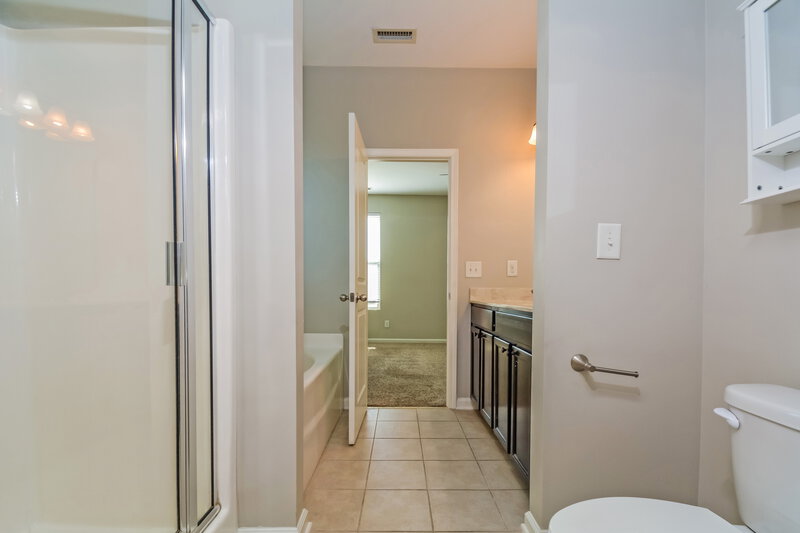 2,115/Mo, 4122 White Kestrel Dr Raleigh, NC 27616 Main Bathroom View 2