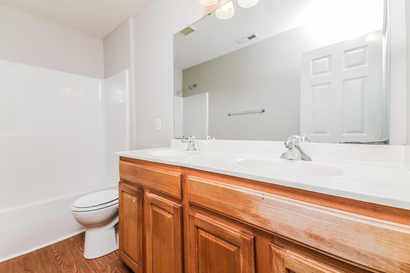 2,140/Mo, 121 Reno Ave Garner, NC 27529 Bathroom View