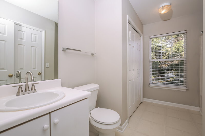 1,705/Mo, 3637 Pinkham Way Raleigh, NC 27616 Main Bathroom View