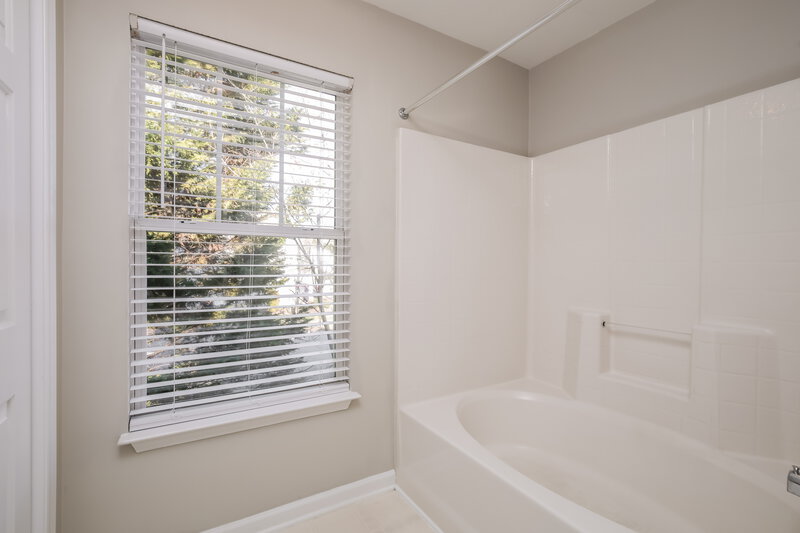 1,705/Mo, 3637 Pinkham Way Raleigh, NC 27616 Main Bathroom View 2