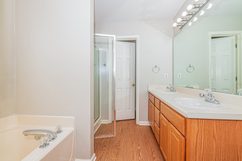 1,695/Mo, 616 Groveton Trl Wake Forest, NC 27587 Main Bathroom View