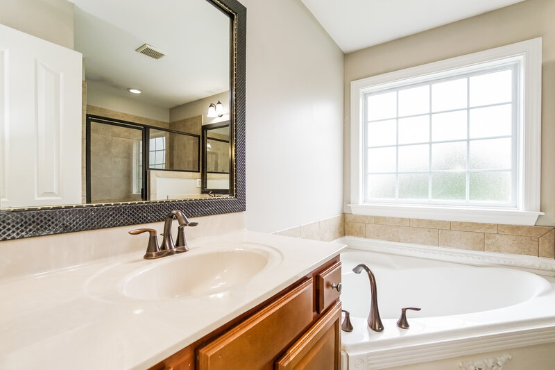 2,045/Mo, 51 Paul Pl Garner, NC 27529 Main Bathroom View